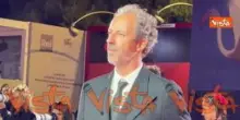 Venezia 83, il regista Tristan S&eacute;gu&eacute;la sul red carpet del suo "Un bon avocat"