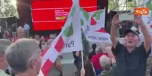 "Bella ciao" e bandiere Pd, la festa dell'Unit&agrave; a Reggio Emilia in attesa di Elly Schlein