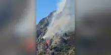 Incendi in Costiera amalfitana, roghi ancora attivi