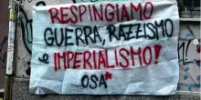 Bologna, inizia la scuola e spunta il manichino appeso di Valditara: "Nemico degli studenti"