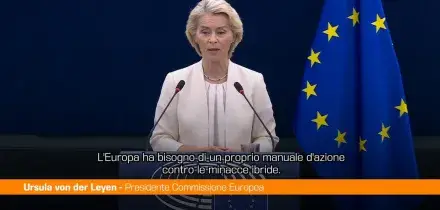 Difesa, von der Leyen "Serve un 'articolo 4' europeo come quello della Nato"