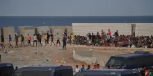 Business dell'orrore a Ceuta: la polizia smantella la banda che portava i migranti in Europa