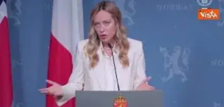 Meloni: Opposizione per contestarci quasi chiede di pagare il bollo della macchina