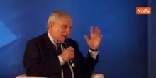 Tajani: Meglio sposare donna con gonna pi&ugrave; lunga, meno appariscente ma pi&ugrave; affidabile