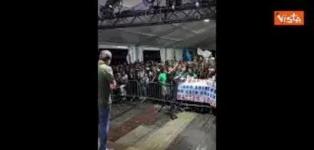 'Matteo! Matteo! Matteo!' coro per il leader della Lega Salvini a Pontida Giovani