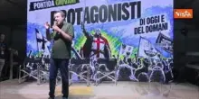 Salvini sul palco di Pontida Giovani: Se siamo qua &egrave; perch&eacute; c'&egrave; stato un visionario come Bossi