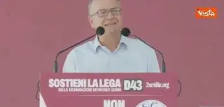 Valditara: Dar&ograve; premio al ragazzo straniero che ha salvato la prof a Roma, non ci interessano razze