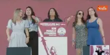 Donne in burqa sul palco di Pontida, lo show contro l'islamizzazione in Italia