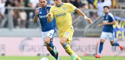Primo ko per il Como, steso 2-0 dal Frosinone con Cal&ograve; e Kvernadze