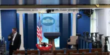 "Basta fake news", Trump toglie il pass a Politico, Cnn e Ms Now. E loro fanno causa