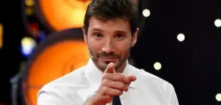 De Martino presenta il "suo" Festival: tre gare, voto online, chi va all'Eurovision... Tutte le novit&agrave;