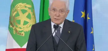 Mattarella &ldquo;La scuola &egrave; aperta a tutti, deve unire e non lacerare&rdquo;
