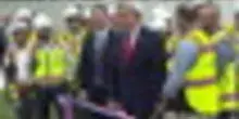 Trump parla ma non si sente nulla al primo evento boicottato da tv