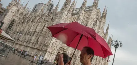 Caldo, le temperature minime scendono e arriva l&rsquo;epoca dei temporali: le previsioni per oggi su tutta Italia