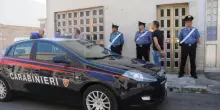 Lecce, donna uccisa in casa a Racale: si cerca il figlio