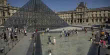 Louvre, si dimette la direttrice Laurence Des Cars: era stata criticata per il furto dei gioielli della corona