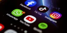 Social, con l&rsquo;estate cresce il rischio iperconnessione per gli adolescenti