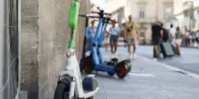 Monopattino e incidenti, giovani maschi prime vittime