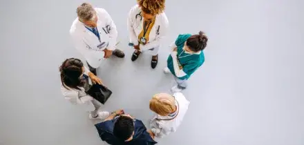 Medici e infermieri: i numeri della crisi e la riforma delle professioni sanitarie