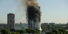 Grenfell Tower, per la polizia &egrave; possibile incriminare 57 persone per l&rsquo;incendio a Londra