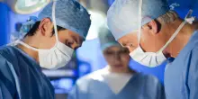 Medici in fuga dal Ssn, i numeri di una sanit&agrave; in affanno