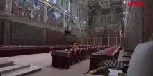 Conclave 2025, la Cappella Sistina pronta ad accogliere i cardinali elettori: le immagini