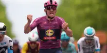 Giro d’Italia 2025, Pedersen vince la terza tappa e si riprende la maglia rosa