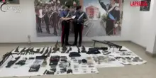 Latina, deteneva armi da guerra e droga: arrestato 46enne spagnolo