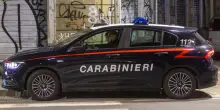 Torino, 38enne si spara in testa dopo lite con il convivente: è grave