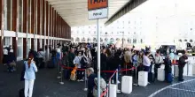 Nuova protesta dei taxi a Roma, disagi per gli utenti alla stazione Termini