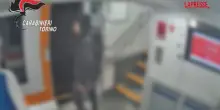 Baby gang su treno Torino-Bardonecchia: l’aggressione ripresa dalle telecamere di videosorveglianza