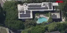 Los Angeles, ladri saccheggiano la mega villa di Brad Pitt: le immagini dal drone