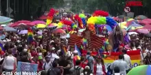 Pride in Centro e Sudamerica: folla coloratissima in piazza