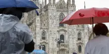 Caldo torrido, in arrivo temporali e fulmini: cosa comporta per la salute