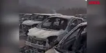 Incendio a Villasimius, le carcasse delle auto bruciate