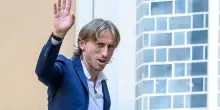 Calciomercato, le notizie in diretta del 4 agosto – La Roma cede due giocatori. Oggi Modric si presenta