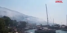 Incendi in Croazia, le fiamme a ridosso delle case a Jesenice