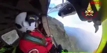 Torino, il salvataggio in volo di un escursionista finito in un canalone a Usseglio