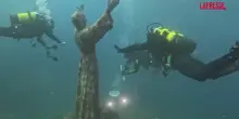 Liguria, sub ripuliscono la statua sommersa del Cristo degli Abissi
