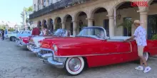 Cuba, le suggestive immagini della sfilata di auto d’epoca a L’Avana