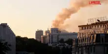 Ucraina, attacco russo su Kiev: colonna di fumo da edificio governativo