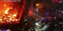 Filippine, incendio devastante a Manila: le fiamme avvolgono una zona residenziale