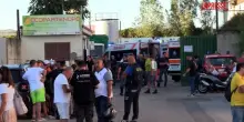 Marcianise, esplosione in unazienda di rifiuti: ambulanze e polizia sul luogo della tragedia
