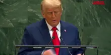 Trump all’Onu, il ‘gobbo’ non funziona e scherza: “Il responsabile è nei guai”