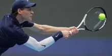 Sinner in campo nei quarti del Atp Pechino 2025 contro Maroszan. L’azzurro conduce 1-0 – La diretta