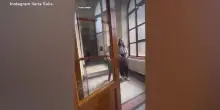 Ungheria, Ilaria Salis posta video detenuta portata in tribunale in catene