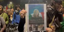 Gaza, corteo Pro Pal a Milano: Meloni raffigurata come gerarca fascista