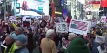 Usa, la protesta No Kings invade le strade di New York e San Francisco: le immagini