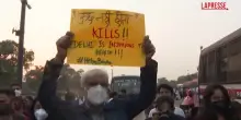 India, protesta contro lo smog a Nuova Delhi: "Vogliamo respirare"