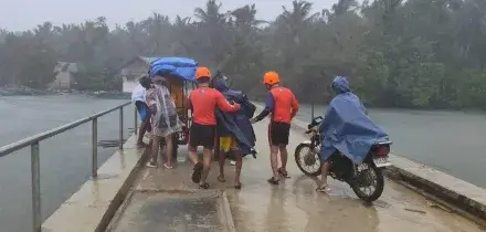 Filippine, arriva il super tifone Fung-wong: quasi un milione di evacuati